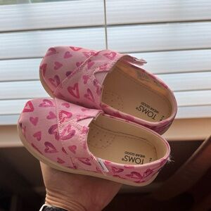 NWOT - TOMS Kids Pink Heart Moccasins-